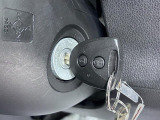 ダイハツのお店では、ダイハツ車を知り尽くしたプロフェッショナルが、専用の診断機器を使って各システムを点検しております。