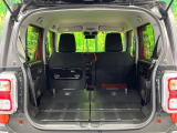 後席を格納すると、これだけの広さが!シーンに合わせたシートアレンジで、大きな荷物も積むことが出来ます♪