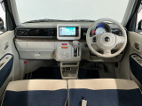【インパネ】運転のしやすさを最優先に設計された見晴らしの良いフロントビュー。車両間隔が掴みやすく狭い道でも安心♪「安全」と「品質」を最優先に、安心してお乗りいただけるクルマを提供いたします。