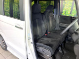 運転席まわりには十分なスペースがあり、大柄な方でもゆったり運転していただける環境です。