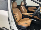 メーカオプションのナッパレザー(抗菌仕様)!前席+セカンドシート左右席にはシートヒーター付き!寒い日でも快適です♪