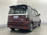 右斜め後ろからのフォルム!ボックス型で車体全体を把握しやすく運転しやすそうですね♪