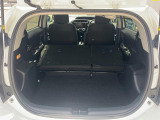 普段のお買い物や通勤、送迎等に十分な荷室スペースを確保しております。セカンドシートを倒すと、大きな荷物の積載も可能です♪