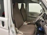 【フロントシート】さまざまな体格の方が快適に運転ができるよう配慮したシートになっております。
