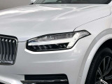 北欧流のラグジュアリーを体現したXC90。伝統的なスカンジナビアン・デザインを継承しながら、躍動感にあふれ優雅な雰囲気を身にまとう、新しい潮流を具現化したスタイリングです。