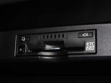 運転席お膝元にETCカード挿入口がございます。
