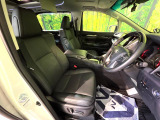 運転席シート廻りは使用感も少なく、良好な状態となっています。丁寧に使われていたことがよくわかりますね。