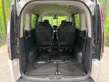 後席を格納すると、これだけの広さが!シーンに合わせたシートアレンジで、大きな荷物も積むことが出来ます♪