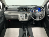 【インパネ】運転のしやすさを最優先に設計された見晴らしの良いフロントビュー。車両間隔が掴みやすく狭い道でも安心♪「安全」と「品質」を最優先に、安心してお乗りいただけるクルマを提供いたします。