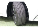 タイヤサイズ 215/45R17。