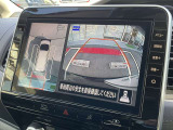 まるで真上から見ているような、視認性の良いアラウンドビューモニターです。駐車が苦手な方でもこれでらくらく駐車できますよ。