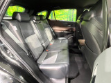 後部座席も気になるようなキズ・汚れやへたり等、大きなダメージはなく、良好な状態です。