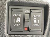 【両側パワースライドドア】スマートキーや運転席のスイッチで後席両側スライドドアの開閉が可能♪電動だから力を入れてドアを開ける必要が無く、小さなお子様でも簡単に開け閉めでき快適です♪