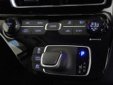 電気式スイッチ採用のエレクトロシフトマチックのシフトレバーです、軽い操作でシフトチェンジができます。