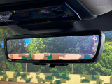 【デジタルインナーミラー】後席の大きな荷物や同乗者で後方が確認しづらい時でも安心!カメラが撮影した車両後方の映像をルームミラー内に表示。クリアな視界で状況の確認が可能です!