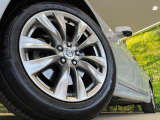 【純正18インチアルミホイール】外観にマッチした純正アルミホイールを装着しております。各種社外アルミホイールや、スタッドレスタイヤも取扱いしております。是非ご相談ください♪
