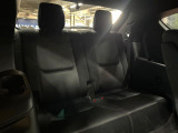 3列目シートはもちろん状態良好☆大人でもゆったりと座って頂けますので、大人数でのお出かけもラクラクです♪ご家族で、気の知れた仲間で、ドライブに行くのが楽しみですね♪