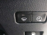 ワンタッチで操作できるパワーウィンドウは、快適性と安全性を両立。毎日のドライブをより便利で安心にしてくれる装備です!
