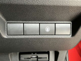 安全装備に関するボタンは運転席周りにまとめて設置されています