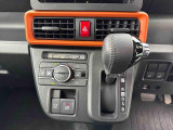 痛みの出やすい運転席シートの角、フロアマット、座面、ともに良好です