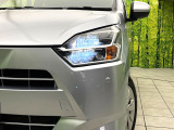 【LEDヘッドライト】悪天候や夜間走行時も良好な視界を確保し安心して運転できる高輝度LEDヘッドライトを装備!点灯速度が早く、消費電力も抑えられています。