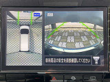 アラウンドビューモニター。前後左右の4つのカメラで車を上から見たような映像をナビ画面に映すので人や物を確認できとても安全です。