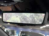 【デジタルインナーミラー】後席の大きな荷物や同乗者で後方が確認しづらい時でも安心!カメラが撮影した車両後方の映像をルームミラー内に表示。クリアな視界で状況の確認が可能です!