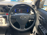 インテリアに合わせたデザインのステアリングは、運転される方のことも考え、運転しやすい形状、大きさです。是非一度、実際に触ってお確かめください。