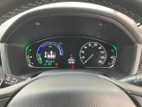 ホンダセンシング装着車となっております。衝突軽減ブレーキ、誤発進抑制機能、歩行者事故低減ステアリング、路外逸脱抑制機能、アダプティブクルーズコントロール、車線維持支援システム他、安全運転を幅広く支援。