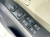 【電動格納ミラー】サイドミラーは電動格納式となっており、狭い駐車場でもキズがつくリスクを抑えられます。