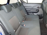 広いとは言えませんが3名乗車できるセカンドシートです。