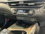 ナビと接続USBポートに置くだけ充電も付いています。