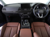Audiのインテリアはエクステリア同様、優れたデザイン性とクオリティ、そして機能性を兼ね備えております。