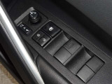 電動格納式ドアミラー・パワーウインドウを装備しています。