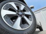 【純正17インチアルミホイール】外観にマッチした純正アルミホイールを装着しております。各種社外アルミホイールや、スタッドレスタイヤも取扱いしております。是非ご相談ください♪