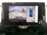 全周囲モニター付きですので、上から見たような映像も確認できます。(補助装置になりますので、目視でもご確認ください)