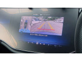【360度カメラシステム】リバースと連動し、車両後方の映像をディスプレィに表示歪みの少ないカメラにより鮮明な画像で後退の運転操作をサポートします。