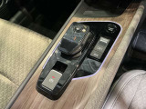 感覚的に使いやすいシフトレバー!電動パーキングにオートブレーキホールドもついています。e-POWERならではのワンペダル操作もできます。