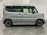 後席両側電動スライドドア☆開け閉めの際に隣の車や壁にぶつける心配もありません。