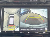 【パノラミックビューモニター】専用のカメラにより、上から見下ろしたような視点で360度クルマの周囲を確認することができます☆縦列駐車や幅寄せ時に活躍してくれます♪