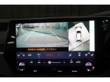 上から車両を見下ろしたような映像をナビゲーション画面に表示する「パノラミックビューモニター(床下透過表示機能付き)も搭載しています。