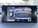 【パノラミックビューモニター】クルマを真上から見下ろした視点で駐車をサポートします!クルマの斜め後ろや真横など、いち早く障害物に気が付くことができます。