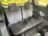 床下収納式のサードシートです。座席部分をコンパクトに収納でき、広大な荷室スペースとしてお使いいただけます!乗車人数や荷物の量など利用シーンに合わせて3列目を有効活用でき、とっても便利♪