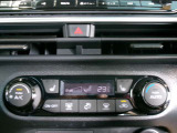 オートエアコンで車内はいつも快適 設定温度で風向きや風量を調節してくれます