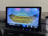 【バックカメラ】リバースにするだけで映ります、後方の安全確認や、狭い駐車場での車庫入れ、雨の日や夜間など視界の悪い時に便利です!安全にバックする為には欠かせない装備です。