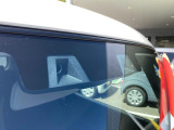 【衝突被害軽減ブレーキ】前方の車両や歩行者を検知し、ブザー音や表示によって警告!衝突の可能性が高まるとブレーキ踏力をアシストしてくれますが、あくまでもサポートですので運転手の判断・操作が大事です☆