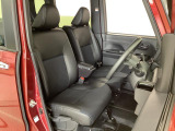 【運転席・助手席】内装ルームクリーニング済みです。しっかり綺麗にしていますので、是非、お確かめください。車に自信があるからこそ、是非一度ご来店頂き内外装も見てもらえると幸いです。
