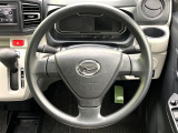 インテリアに合わせたデザインのステアリングは、運転される方のことも考え、運転しやすい形状、大きさです。是非一度、実際に触ってお確かめください。