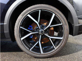 235/40R19タイヤ/8Jx19アルミホイール、ブルーブレーキキャリパー