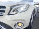 ●LEDヘッドライト:夜間走行時も良好な視界を確保し安心して運転できる高輝度LEDヘッドライトを装備!点灯速度が早く、消費電力も抑えられています。